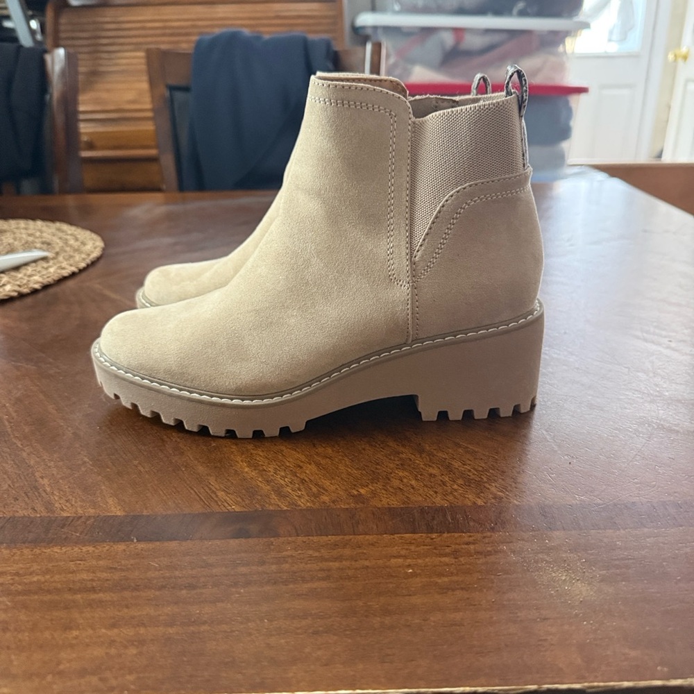 Universal Thread Light Tan Ankle Boots